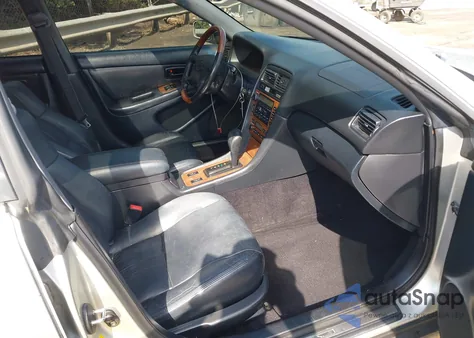 2001 Lexus Es 300 from USA, damaged, VIN JT8BF28GX10338641